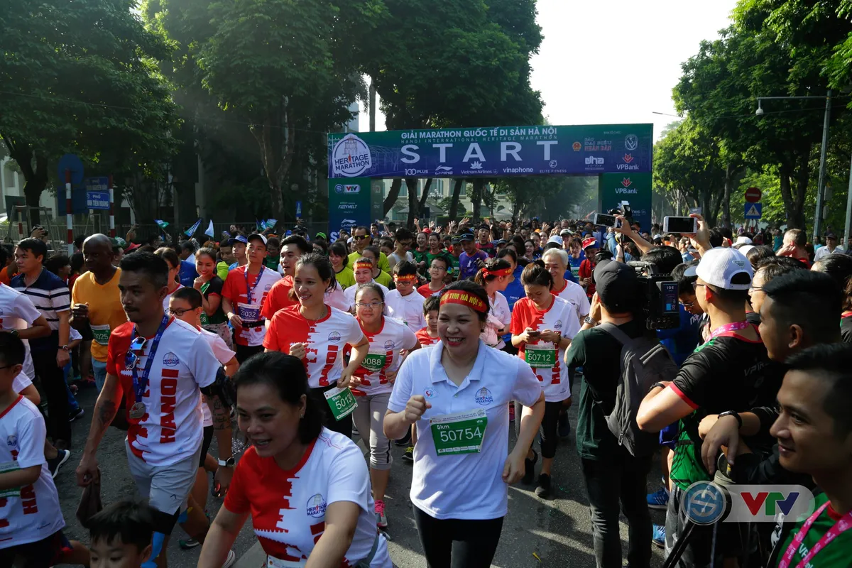 ẢNH: Sôi nổi giải Marathon Quốc tế Di sản Hà Nội 2018 - Ảnh 18. ẢNH: Sôi nổi giải Marathon Quốc tế Di sản Hà Nội 2018 - Ảnh 18.