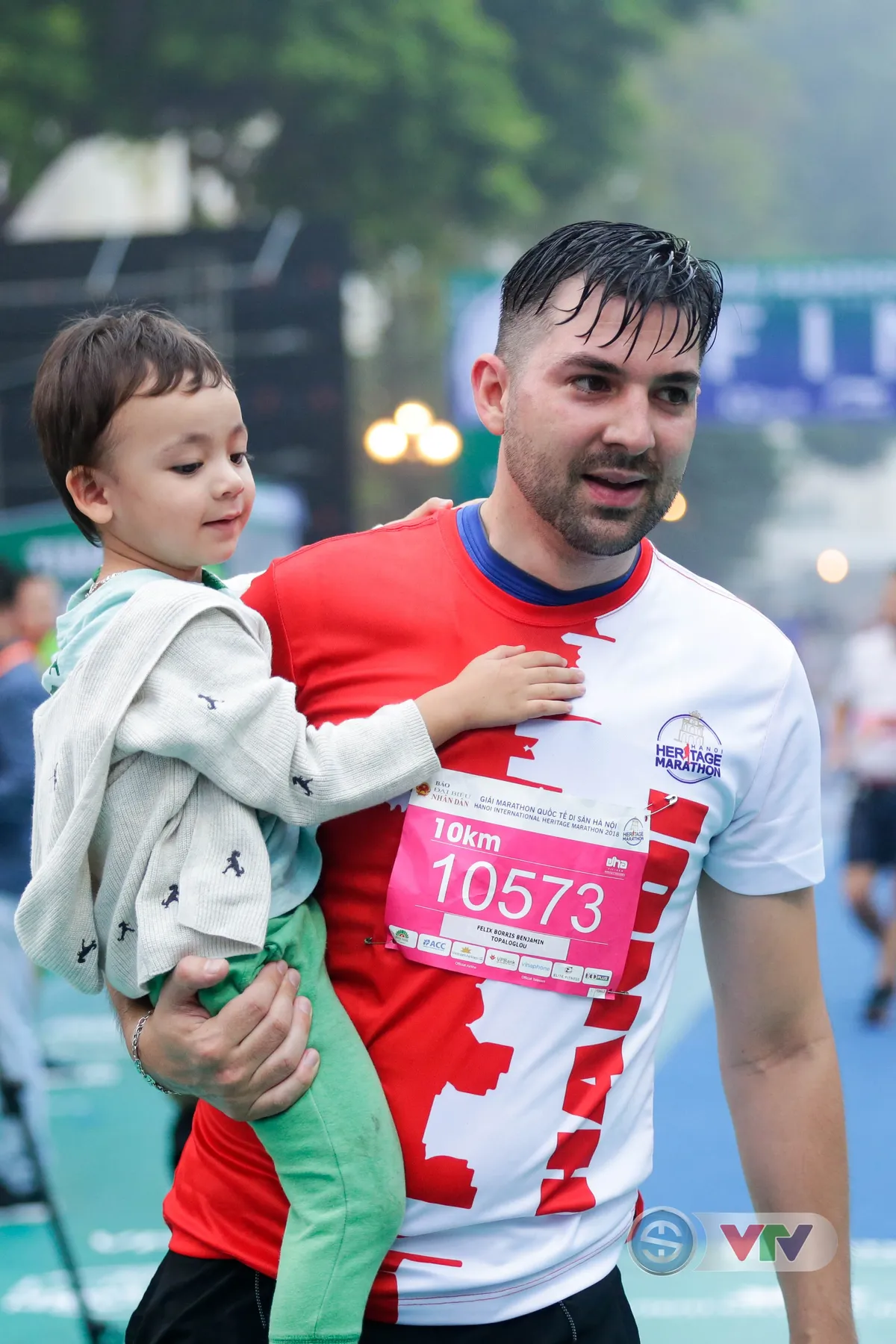 ẢNH: Sôi nổi giải Marathon Quốc tế Di sản Hà Nội 2018 - Ảnh 6. ẢNH: Sôi nổi giải Marathon Quốc tế Di sản Hà Nội 2018 - Ảnh 6.