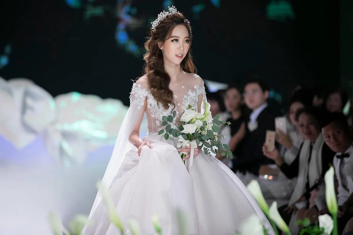 Calla Show 2018 - Show diễn đặc biệt nhất của làng thời trang: Khi sàn catwalk trở thành lễ đường tình yêu - Ảnh 9.