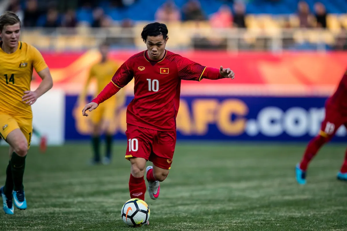 Công Phượng và Quang Hải trở thành ứng viên cho danh hiệu cầu thủ xuất sắc nhất AFF Cup 2018 - Ảnh 1. Công Phượng và Quang Hải trở thành ứng viên cho danh hiệu cầu thủ xuất sắc nhất AFF Cup 2018 - Ảnh 1.