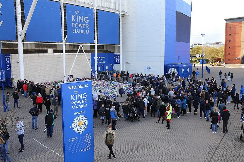 Chủ tịch Vichai giàu thứ 5 Thái Lan, nâng giá trị Leicester City gấp 10 lần - Ảnh 1. Chủ tịch Vichai giàu thứ 5 Thái Lan, nâng giá trị Leicester City gấp 10 lần - Ảnh 1.