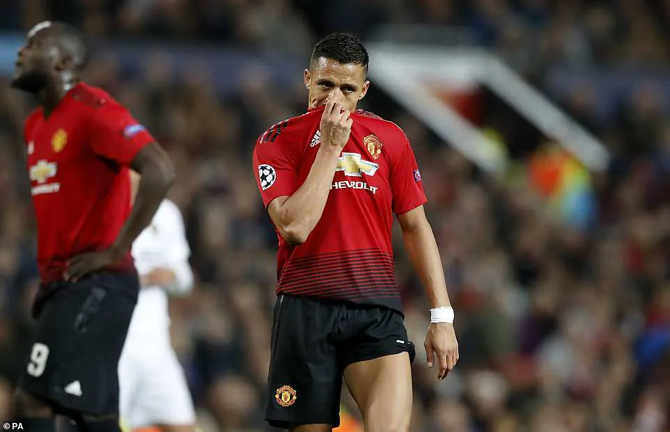 HLV Mourinho phớt lờ chỉ trích thậm tệ của huyền thoại Man Utd - Ảnh 3. HLV Mourinho phớt lờ chỉ trích thậm tệ của huyền thoại Man Utd - Ảnh 3.