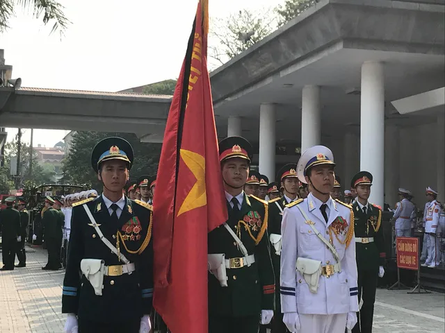 Xe tang đưa linh cữu nguyên Tổng Bí thư Đỗ Mười về quê hương Đông Mỹ - Ảnh 1.