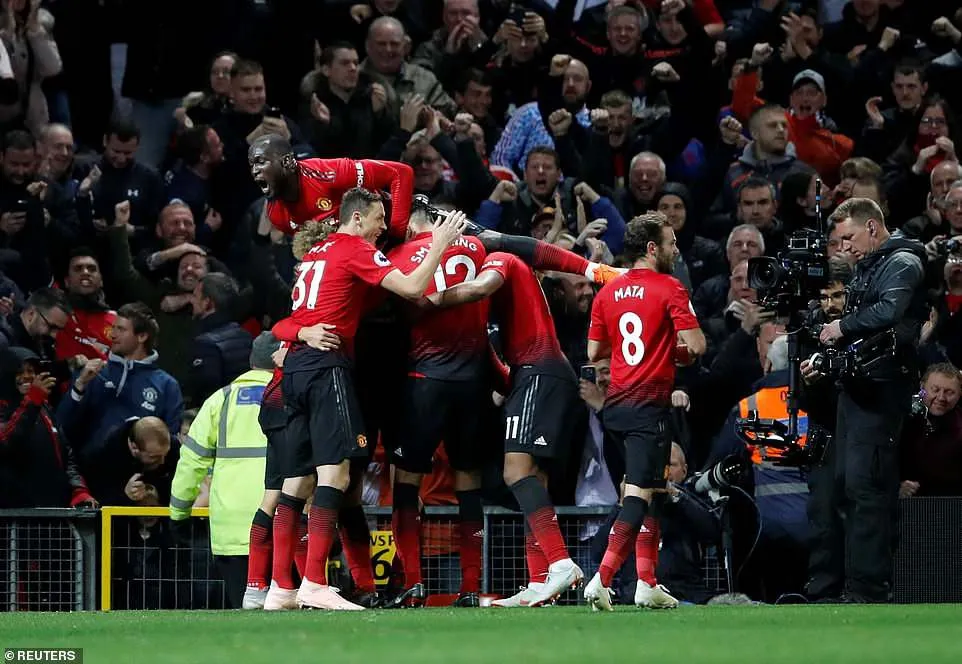 BXH sau vòng 8 Ngoại hạng Anh: Chelsea vươn lên thứ 2, Man City đứng vững ngôi đầu - Ảnh 1.