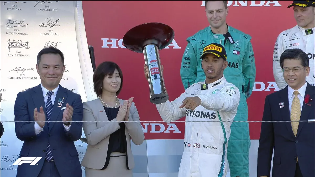 Đua xe F1: Lewis Hamilton về nhất tại Grand Prix Nhật Bản - Ảnh 2. Đua xe F1: Lewis Hamilton về nhất tại Grand Prix Nhật Bản - Ảnh 2.