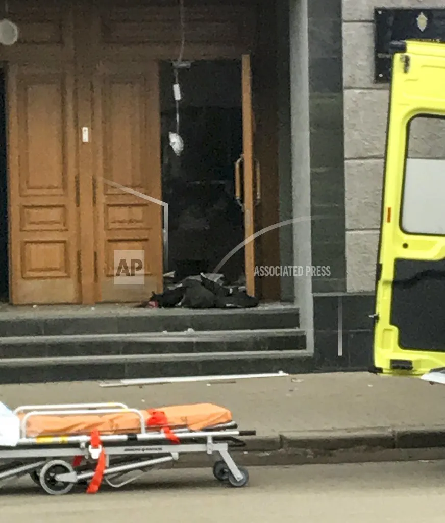 Nga điều tra vụ nổ tại trụ sở FSB theo hướng tấn công khủng bố - Ảnh 1. Nga điều tra vụ nổ tại trụ sở FSB theo hướng tấn công khủng bố - Ảnh 1.