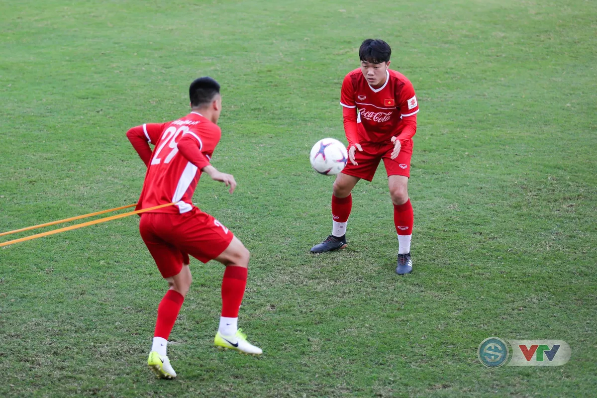 AFF Cup 2018: ĐTQG Việt Nam tập kín trước ngày sang Lào - Ảnh 5. AFF Cup 2018: ĐTQG Việt Nam tập kín trước ngày sang Lào - Ảnh 5.