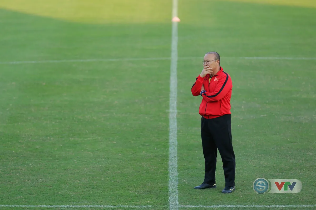 AFF Cup 2018: ĐTQG Việt Nam tập kín trước ngày sang Lào - Ảnh 2. AFF Cup 2018: ĐTQG Việt Nam tập kín trước ngày sang Lào - Ảnh 2.