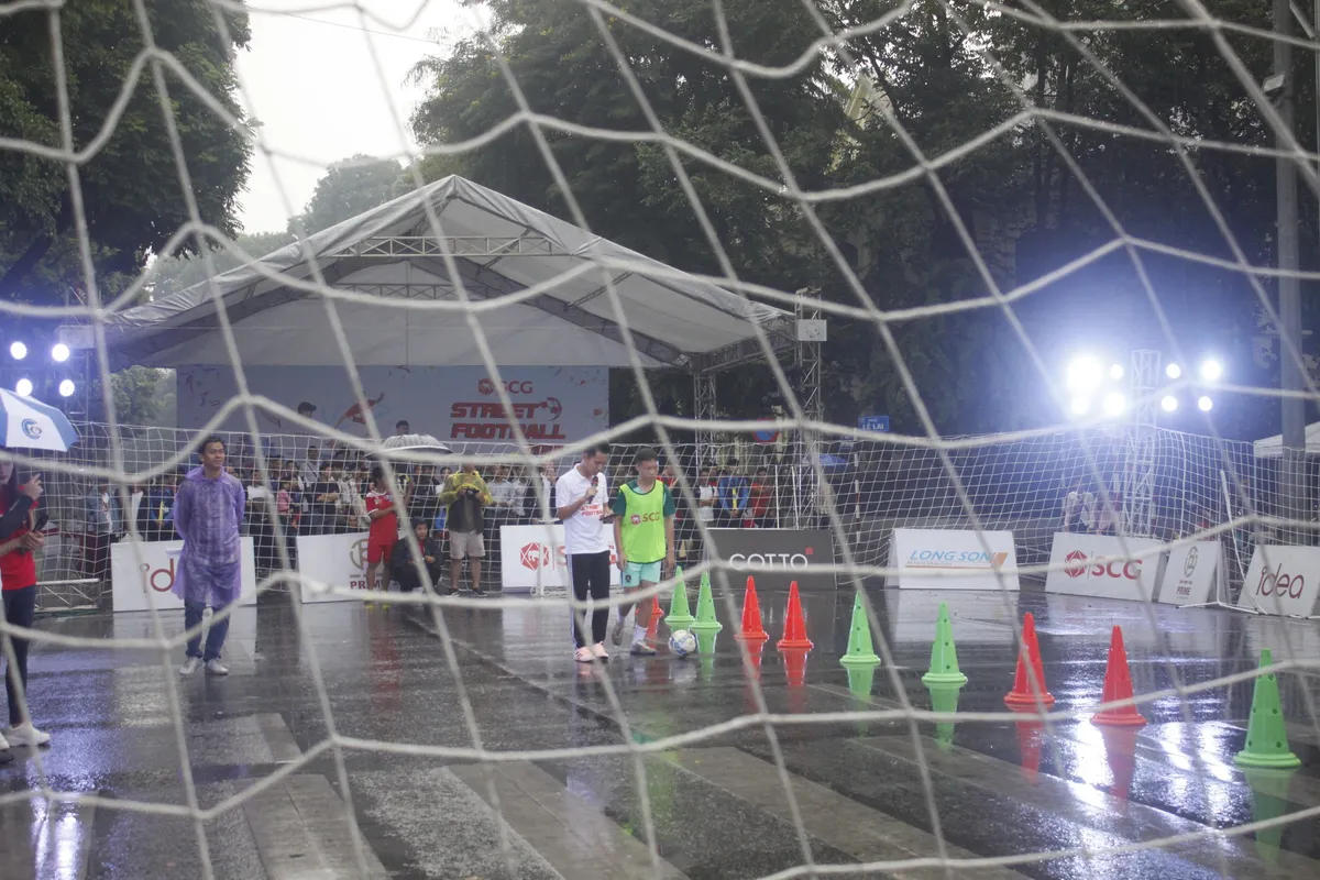 Sôi động ngày hội bóng đá đường phố SCG Street Football 2018 giữa phố đi bộ Hồ Hoàn Kiếm - Ảnh 4. Sôi động ngày hội bóng đá đường phố SCG Street Football 2018 giữa phố đi bộ Hồ Hoàn Kiếm - Ảnh 4.