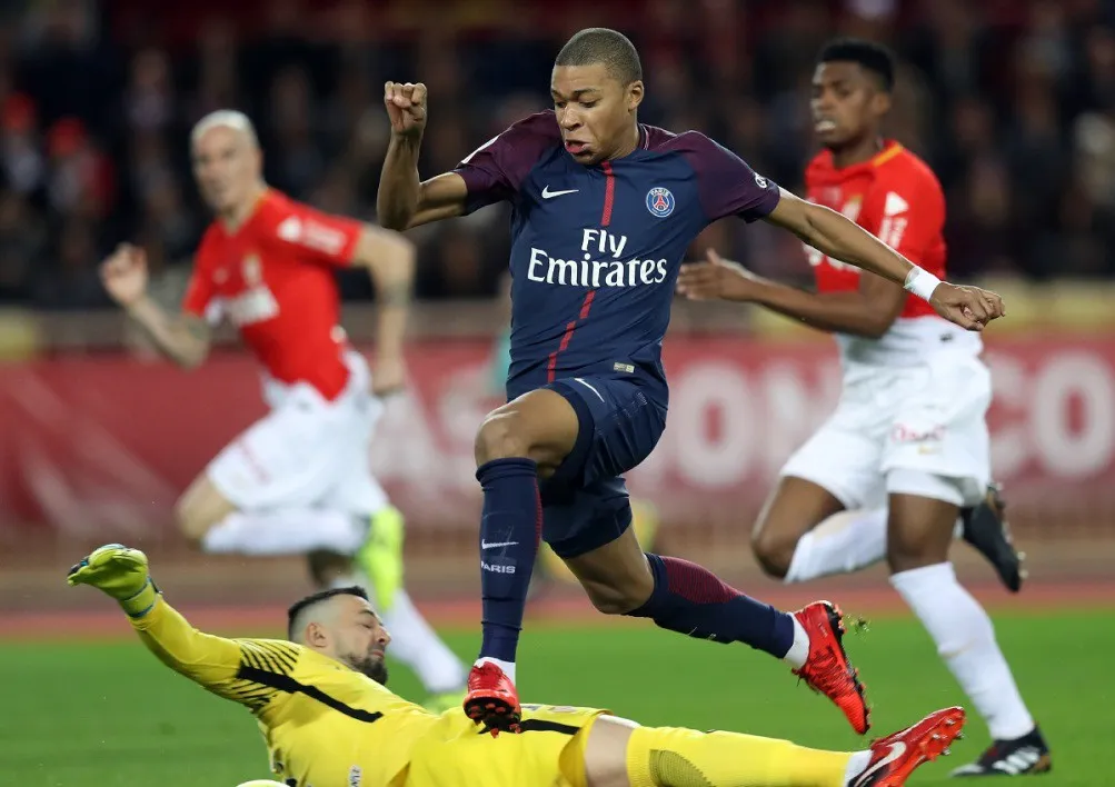 Lịch trực tiếp bóng đá hôm nay (11/11): Man Utd quyết đấu Man City - Ảnh 1. Lịch trực tiếp bóng đá hôm nay (11/11): Man Utd quyết đấu Man City - Ảnh 1.