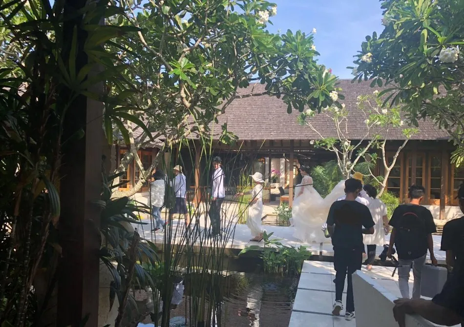 Mỹ nam Qu&aacute;ch Phẩm Si&ecirc;u chụp ảnh cưới tại Bali - Ảnh 2.