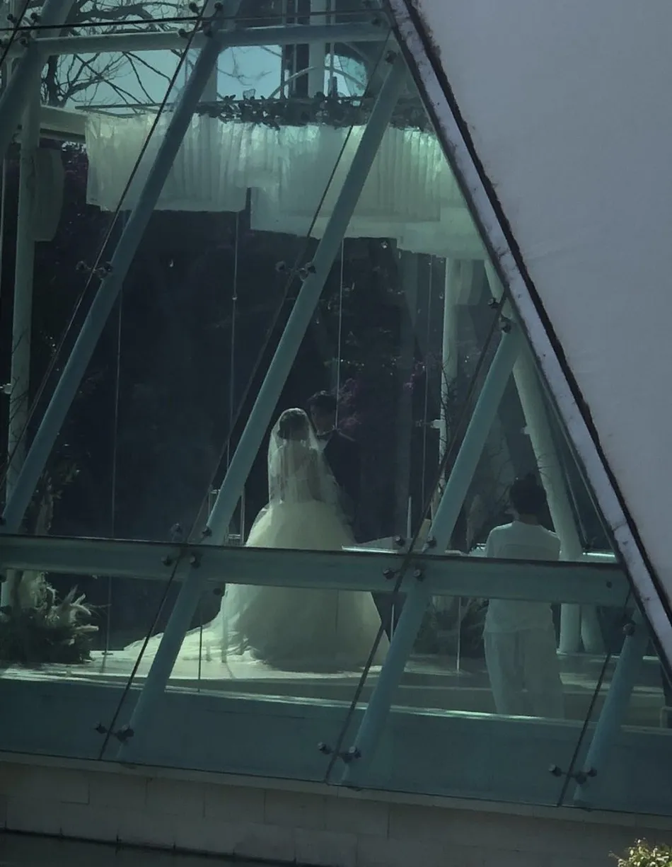 Mỹ nam Qu&aacute;ch Phẩm Si&ecirc;u chụp ảnh cưới tại Bali - Ảnh 3.