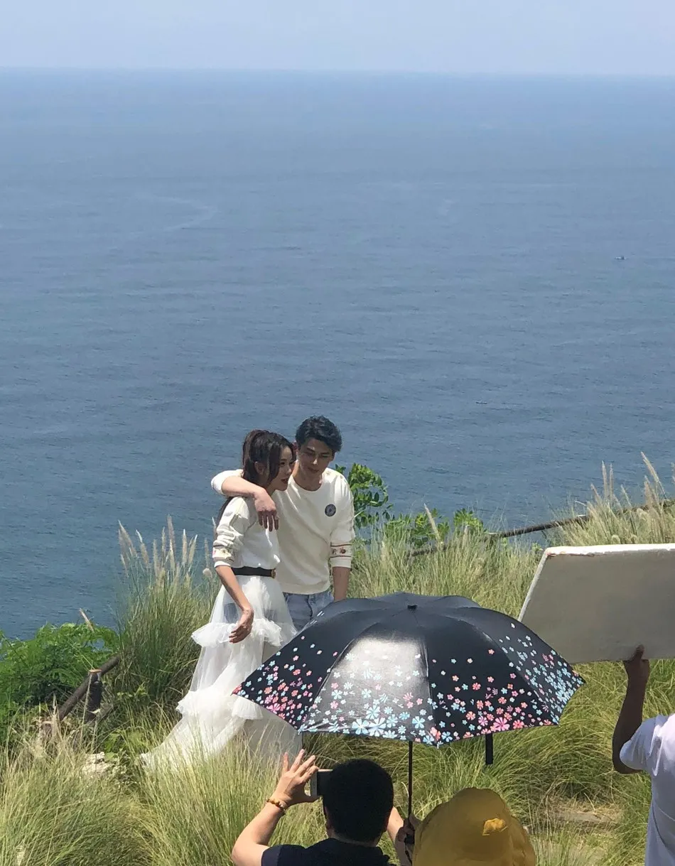 Mỹ nam Qu&aacute;ch Phẩm Si&ecirc;u chụp ảnh cưới tại Bali - Ảnh 4.