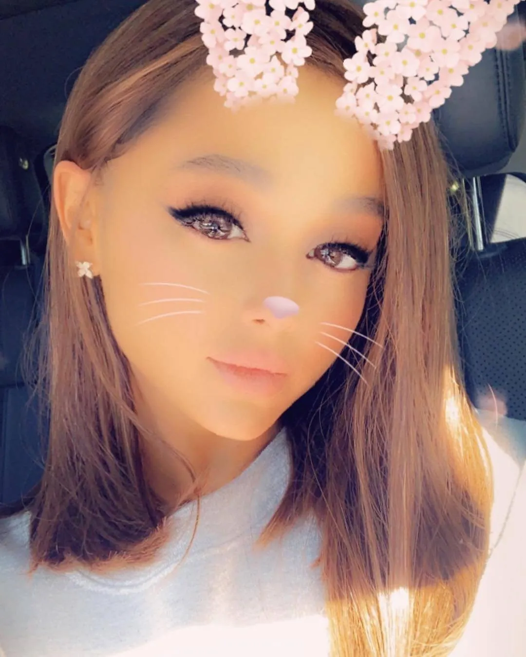 Hậu chia tay, Ariana Grande lần đầu “xuống tóc” - Ảnh 1.