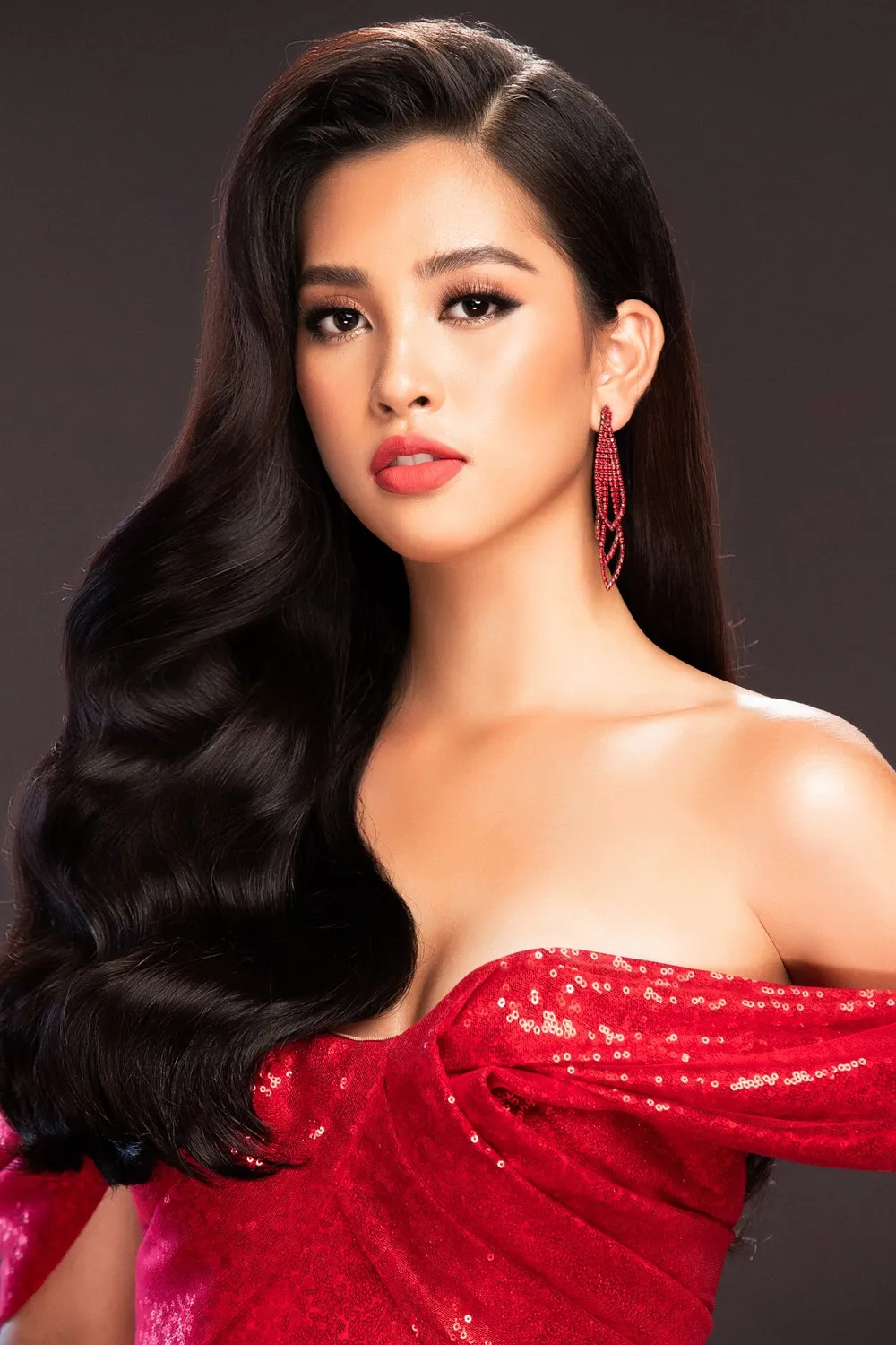 Lộ diện 4 chiếc đầm dạ hội Hoa hậu Tiểu Vy mang đến Miss World 2018 - Ảnh 2.