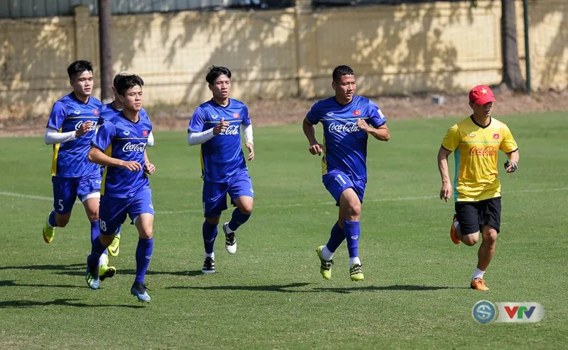 AFF Cup 2018: ĐT Việt Nam tiếp tục nhồi thể lực trong buổi tập sáng 2/11 - Ảnh 1.