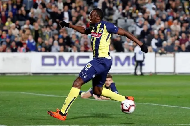 Usain Bolt lỡ hẹn với bản hợp đồng bóng đá chuyên nghiệp đầu tiên - Ảnh 1. Usain Bolt lỡ hẹn với bản hợp đồng bóng đá chuyên nghiệp đầu tiên - Ảnh 1.