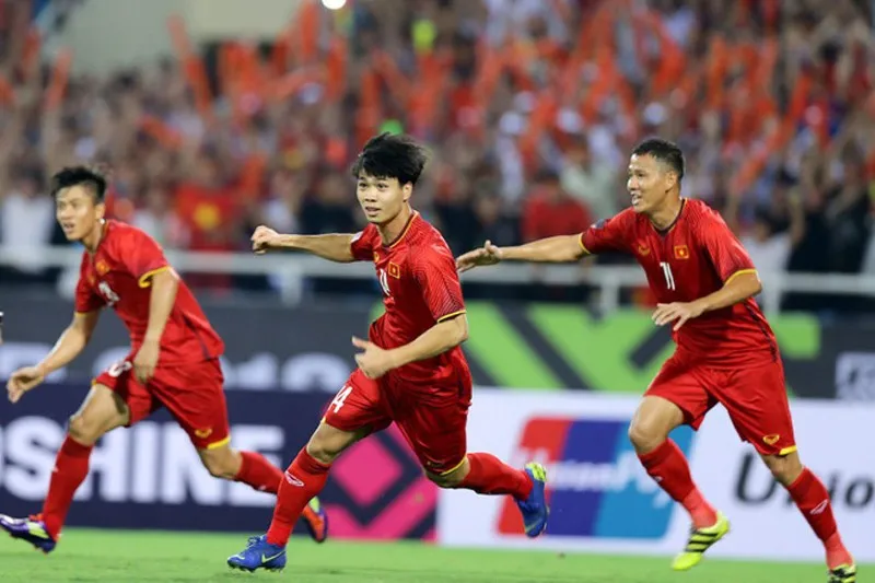 AFF Cup 2018, ĐT Việt Nam - ĐT Campuchia: Chiến thắng để giành ngôi nhất bảng (19h30 trực tiếp trên kênh VTV6) - Ảnh 2. AFF Cup 2018, ĐT Việt Nam - ĐT Campuchia: Chiến thắng để giành ngôi nhất bảng (19h30 trực tiếp trên kênh VTV6) - Ảnh 2.