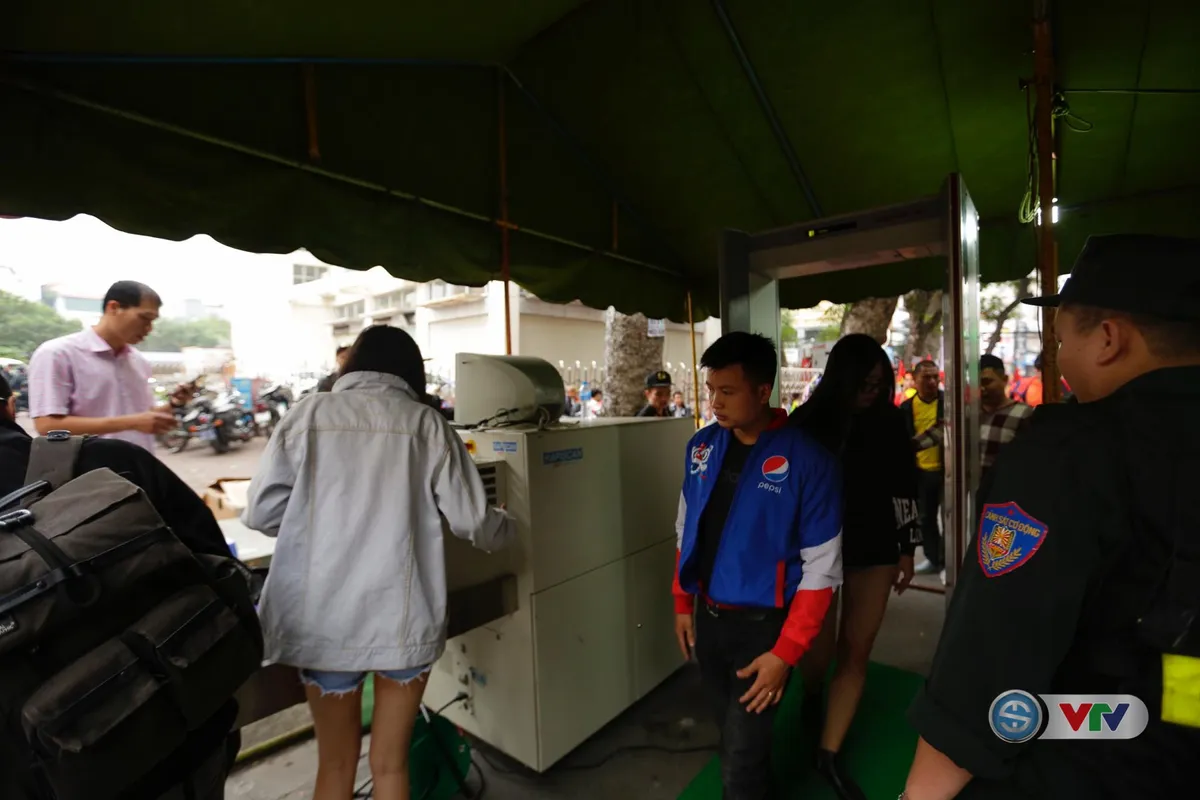 AFF Cup 2018, ĐT Việt Nam – ĐT Campuchia: Lực lượng an ninh được thắt chặt  trước trận đấu - Ảnh 3.