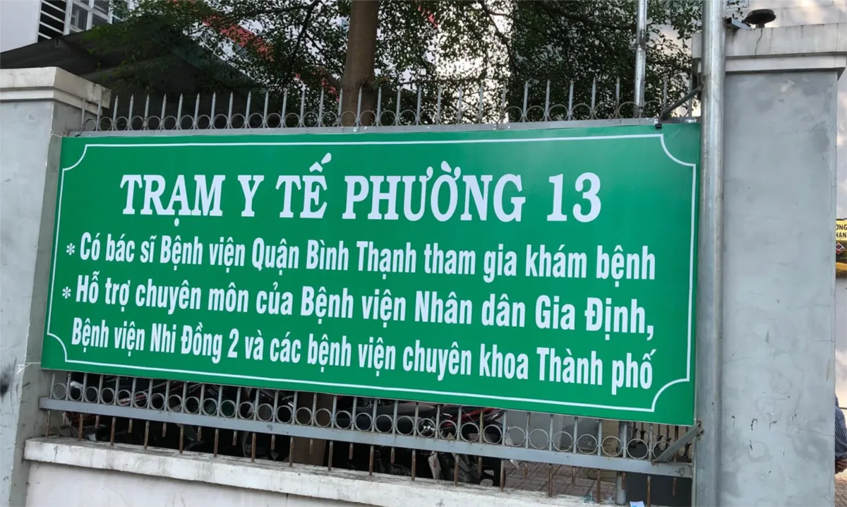 Ngồi khám bệnh ở trạm y tế, người bệnh được bác sĩ bệnh viện tuyến cuối hội chẩn - Ảnh 1. Ngồi khám bệnh ở trạm y tế, người bệnh được bác sĩ bệnh viện tuyến cuối hội chẩn - Ảnh 1.