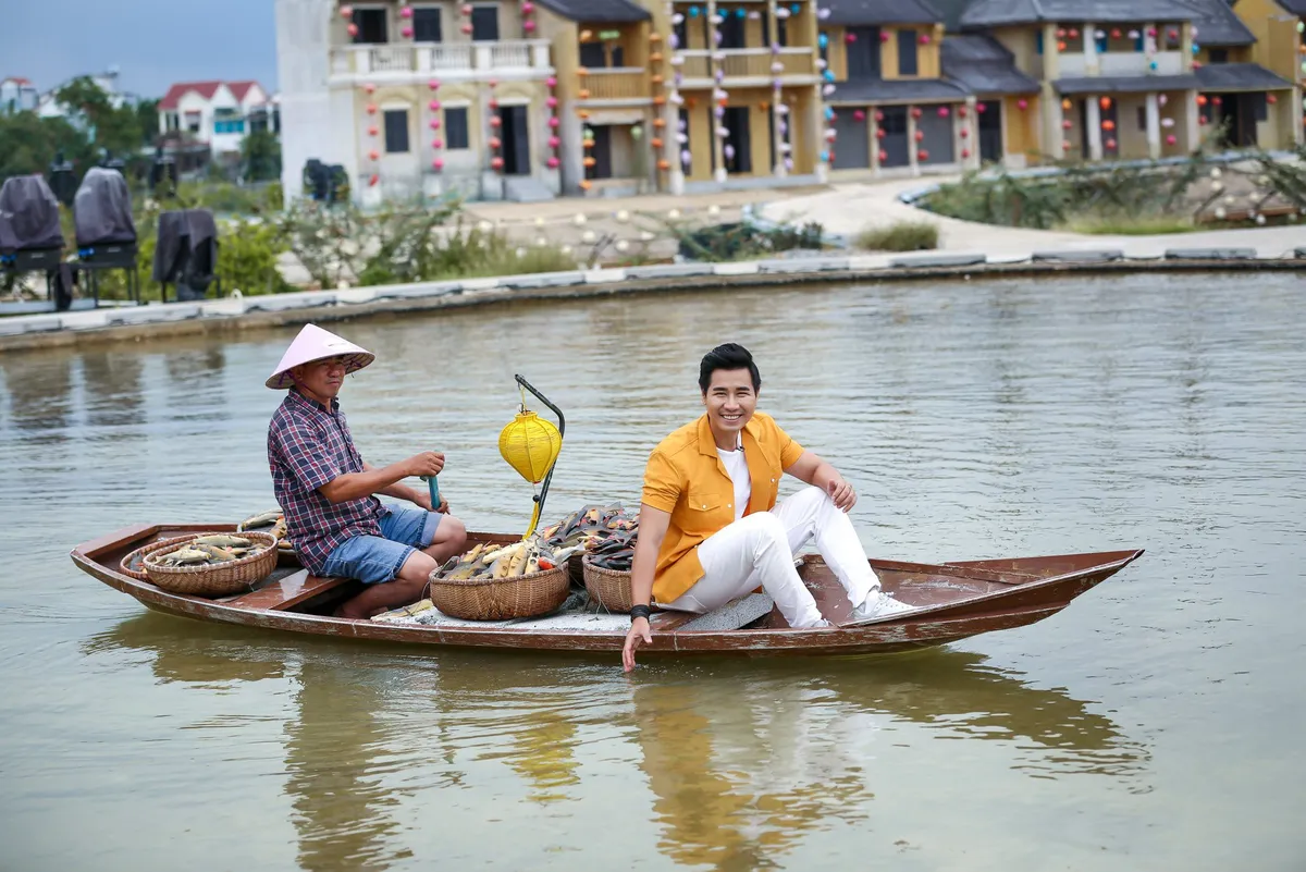 MC Nguyên Khang: Cuộc sống phong phú hơn nhờ Gặp gỡ Đông Tây - Ảnh 15.