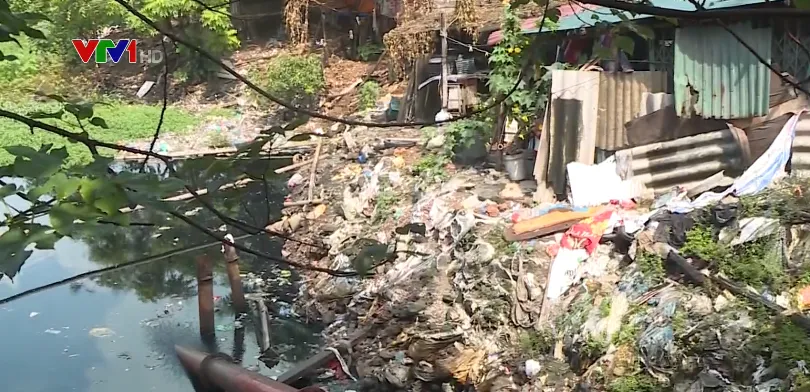 Nỗi ám ảnh sống bên hồ chết - Ảnh 1. Nỗi ám ảnh sống bên hồ chết - Ảnh 1.