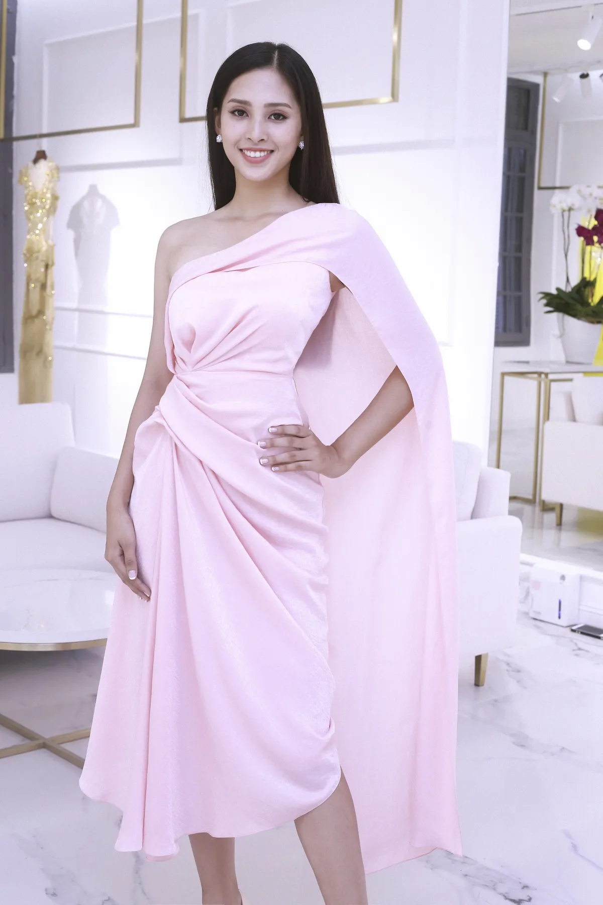 Hoa hậu Tiểu Vy khoe trang phục tham dự Miss World - Ảnh 7.