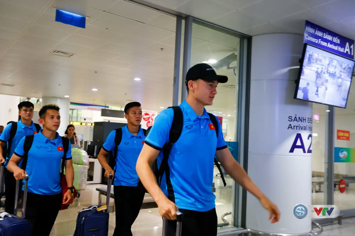 AFF Cup 2018: ĐT Việt Nam đã trở về nước sau chiến thắng 3-0 trước ĐT Lào - Ảnh 4. AFF Cup 2018: ĐT Việt Nam đã trở về nước sau chiến thắng 3-0 trước ĐT Lào - Ảnh 4.