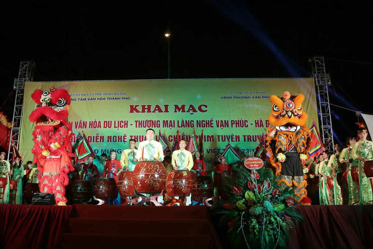 Khai mạc Tuần lễ văn hóa du lịch - thương mại làng nghề Vạn Phúc - Hà Đông 2018 - Ảnh 3.