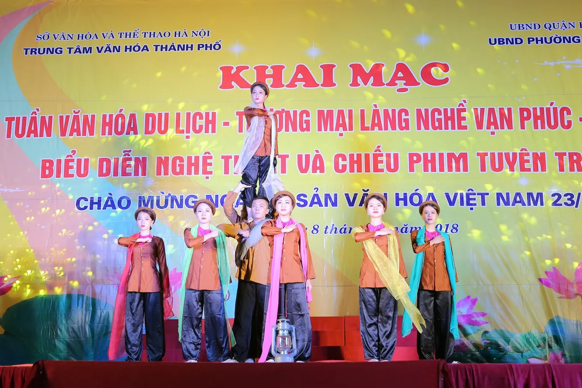 Khai mạc Tuần lễ văn hóa du lịch - thương mại làng nghề Vạn Phúc - Hà Đông 2018 - Ảnh 7.