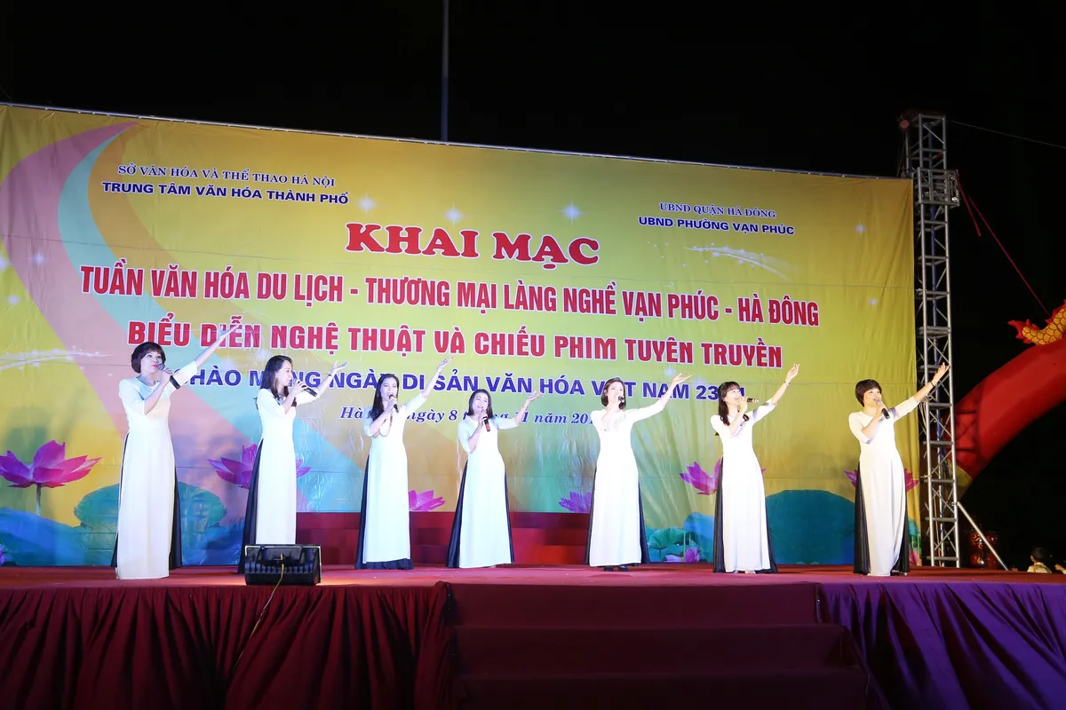 Khai mạc Tuần lễ văn hóa du lịch - thương mại làng nghề Vạn Phúc - Hà Đông 2018 - Ảnh 8.