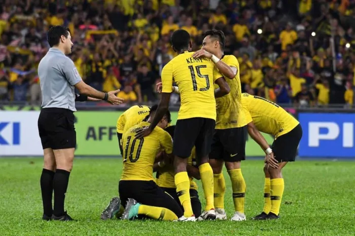 Trọng tài chung kết lượt về AFF Suzuki Cup 2018 từng bắt 4 trận World Cup 2018 - Ảnh 2.