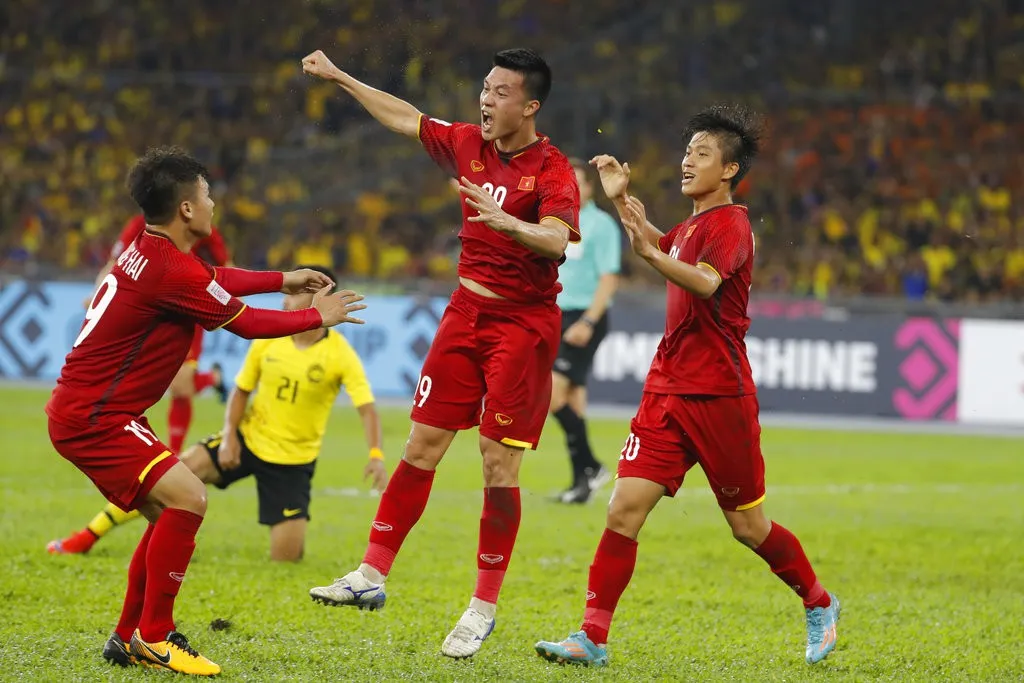 Những hình ảnh ấn tượng trong trận chung kết AFF Cup 2018: Kịch tính! - Ảnh 6. Những hình ảnh ấn tượng trong trận chung kết AFF Cup 2018: Kịch tính! - Ảnh 6.