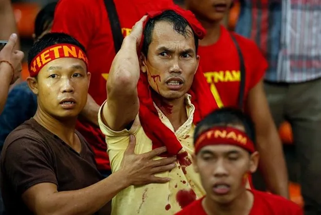 CĐV Việt Nam sẽ ngồi tách biệt CĐV Malaysia bằng hàng rào tại chảo lửa Bukit Jalil - Ảnh 1. CĐV Việt Nam sẽ ngồi tách biệt CĐV Malaysia bằng hàng rào tại chảo lửa Bukit Jalil - Ảnh 1.