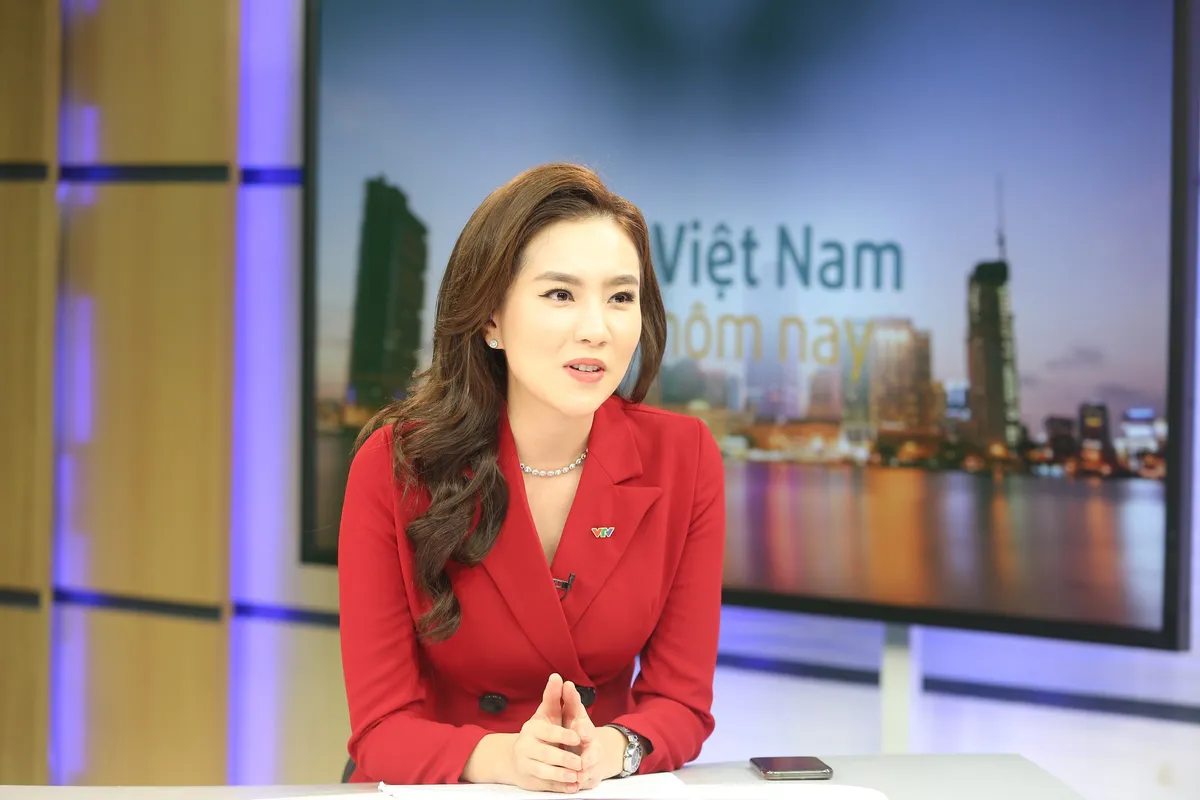 Dàn MC xinh đẹp trong buổi quay thử chương trình mới “Việt Nam hôm nay” - Ảnh 8.