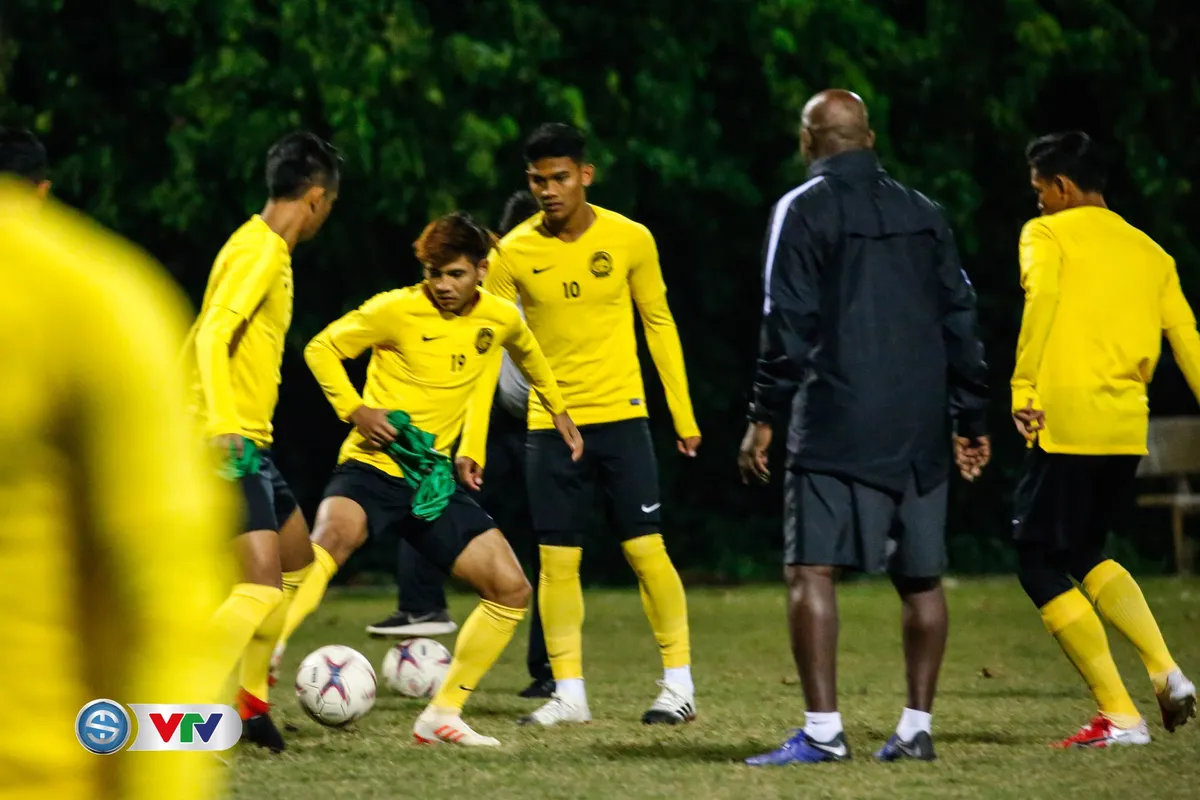 ẢNH: ĐT Malaysia tập dưới trời rét chuẩn bị cho chung kết lượt về AFF Cup - Ảnh 8. ẢNH: ĐT Malaysia tập dưới trời rét chuẩn bị cho chung kết lượt về AFF Cup - Ảnh 8.