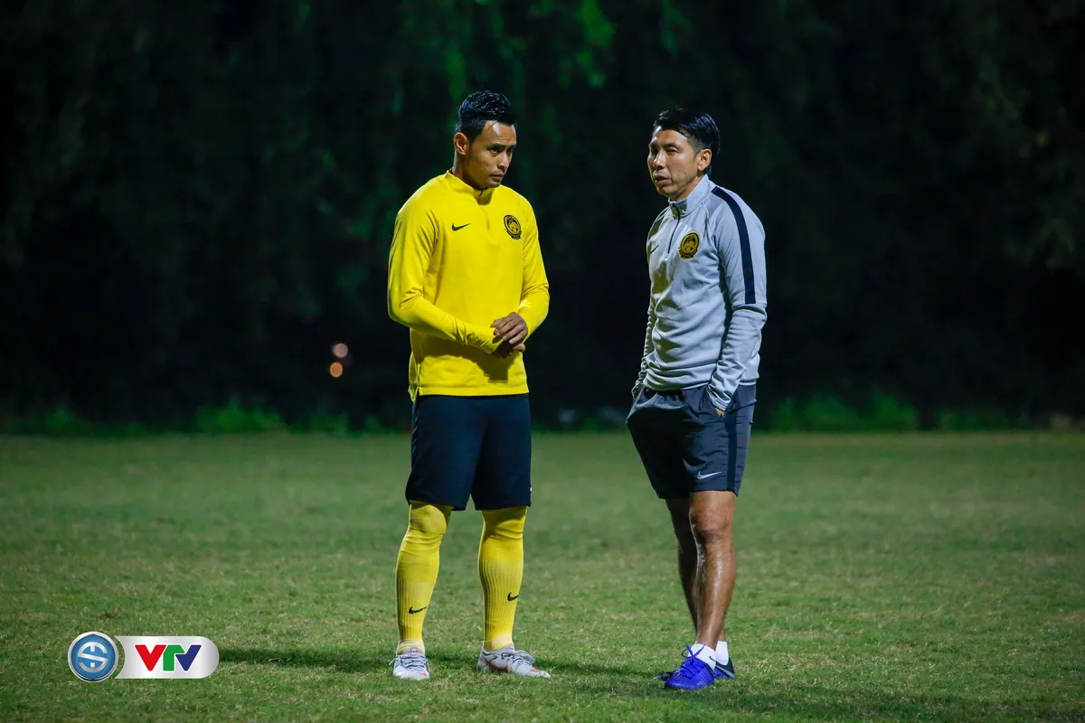 ẢNH: ĐT Malaysia tập dưới trời rét chuẩn bị cho chung kết lượt về AFF Cup - Ảnh 1. ẢNH: ĐT Malaysia tập dưới trời rét chuẩn bị cho chung kết lượt về AFF Cup - Ảnh 1.