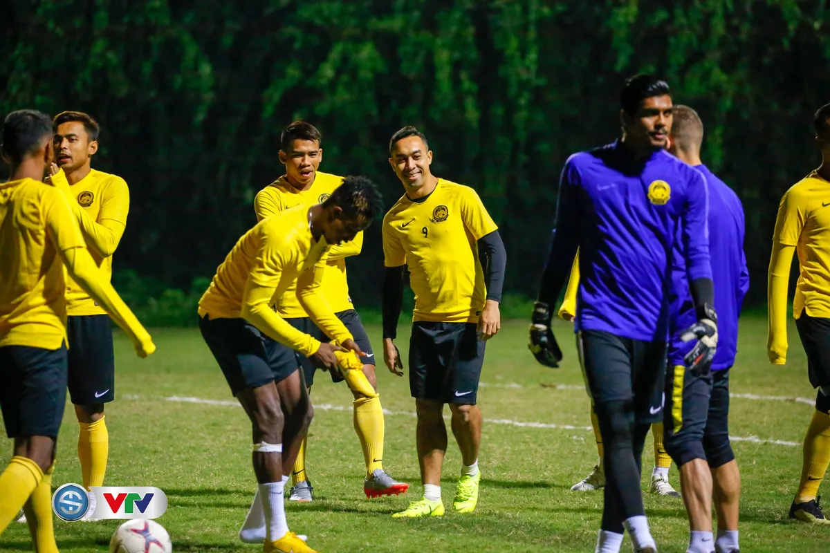 ẢNH: ĐT Malaysia tập dưới trời rét chuẩn bị cho chung kết lượt về AFF Cup - Ảnh 2. ẢNH: ĐT Malaysia tập dưới trời rét chuẩn bị cho chung kết lượt về AFF Cup - Ảnh 2.
