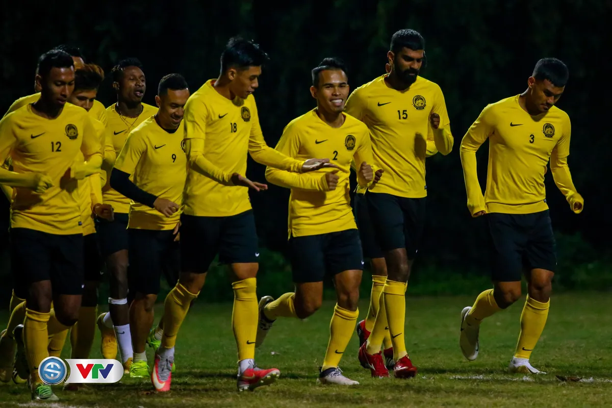 ẢNH: ĐT Malaysia tập dưới trời rét chuẩn bị cho chung kết lượt về AFF Cup - Ảnh 5. ẢNH: ĐT Malaysia tập dưới trời rét chuẩn bị cho chung kết lượt về AFF Cup - Ảnh 5.