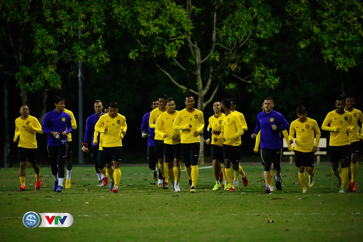 ẢNH: ĐT Malaysia tập dưới trời rét chuẩn bị cho chung kết lượt về AFF Cup - Ảnh 4. ẢNH: ĐT Malaysia tập dưới trời rét chuẩn bị cho chung kết lượt về AFF Cup - Ảnh 4.