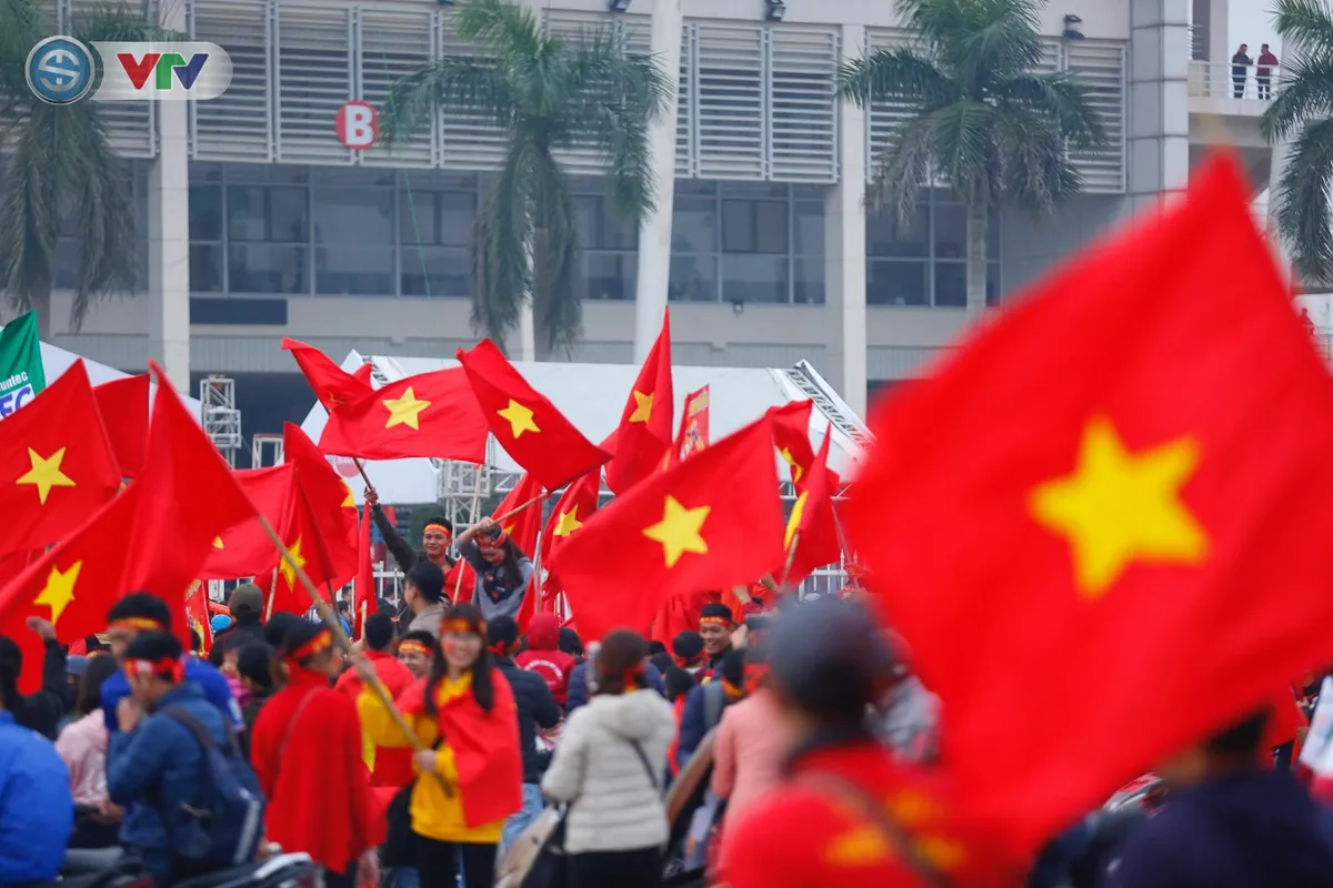ẢNH: Mỹ Đình mở hội trước trận chung kết lượt về AFF Cup 2018, ĐT Việt Nam - ĐT Malaysia - Ảnh 9. ẢNH: Mỹ Đình mở hội trước trận chung kết lượt về AFF Cup 2018, ĐT Việt Nam - ĐT Malaysia - Ảnh 9.