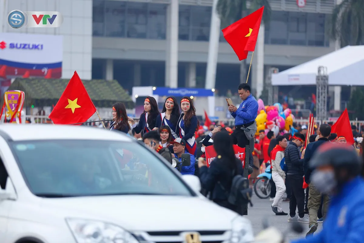ẢNH: Mỹ Đình mở hội trước trận chung kết lượt về AFF Cup 2018, ĐT Việt Nam - ĐT Malaysia - Ảnh 5. ẢNH: Mỹ Đình mở hội trước trận chung kết lượt về AFF Cup 2018, ĐT Việt Nam - ĐT Malaysia - Ảnh 5.