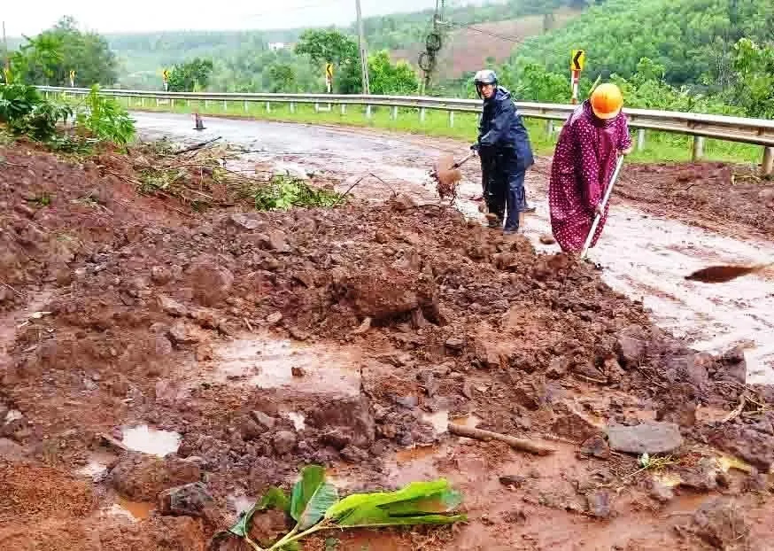 Đắk Lắk: Mưa lớn gây ngập lụt cục bộ tại huyện vùng sâu M’Đrắk - Ảnh 2.