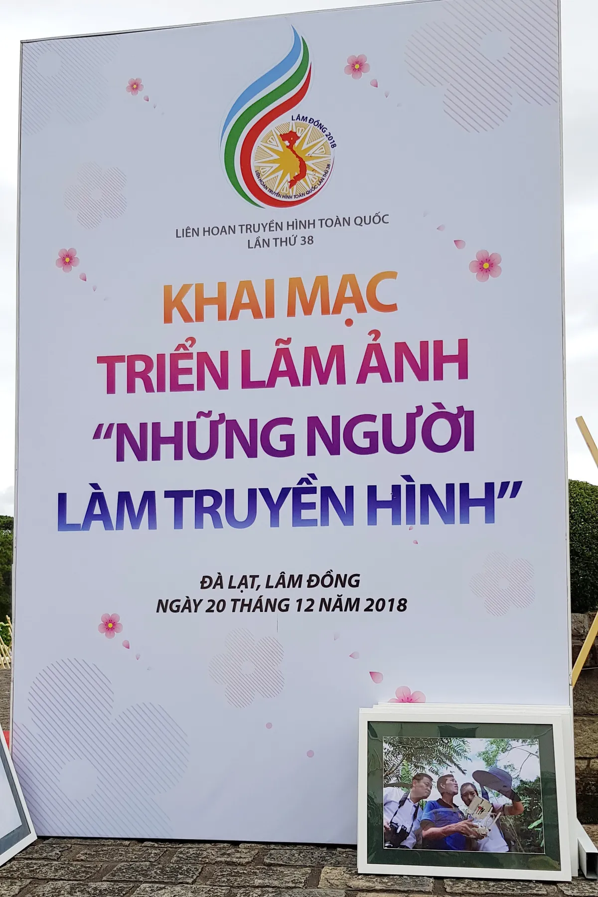 Triển lãm ảnh ngoài trời - Nét mới tại Liên hoan Truyền hình toàn quốc lần thứ 38 - Ảnh 3.