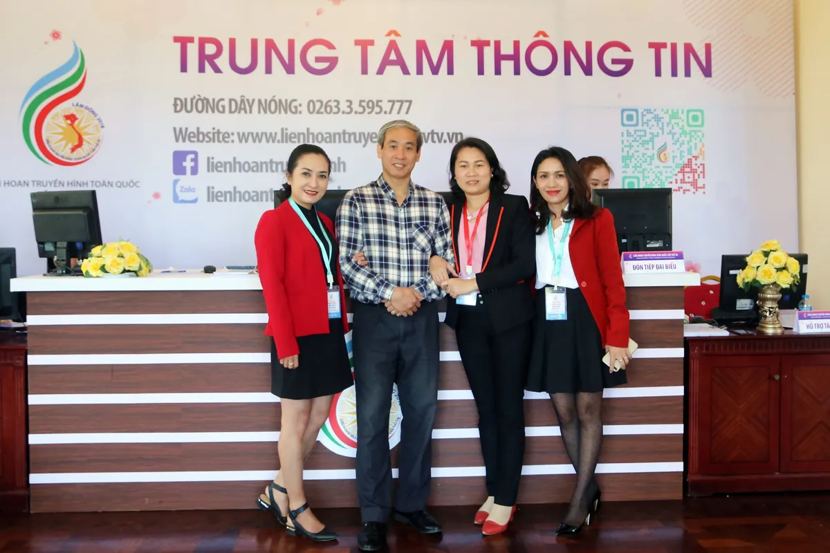 Thư ký đại biểu rạng rỡ trong ngày đầu đón tiếp đại biểu tới tham dự LHTHTQ lần thứ 38 - Ảnh 5.