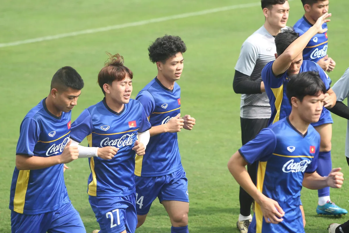 ĐT Việt Nam tập buổi đầu tiên chuẩn bị cho Asian Cup 2019 - Ảnh 7. ĐT Việt Nam tập buổi đầu tiên chuẩn bị cho Asian Cup 2019 - Ảnh 7.