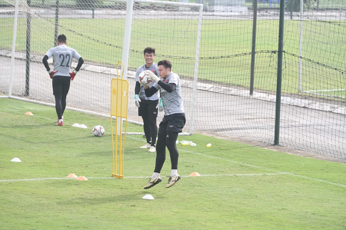 ĐT Việt Nam tập buổi đầu tiên chuẩn bị cho Asian Cup 2019 - Ảnh 6. ĐT Việt Nam tập buổi đầu tiên chuẩn bị cho Asian Cup 2019 - Ảnh 6.