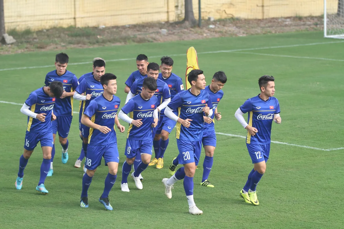 ĐT Việt Nam tập buổi đầu tiên chuẩn bị cho Asian Cup 2019 - Ảnh 3. ĐT Việt Nam tập buổi đầu tiên chuẩn bị cho Asian Cup 2019 - Ảnh 3.
