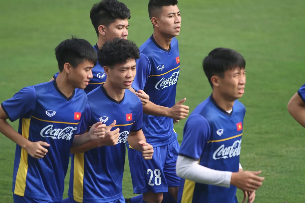 ĐT Việt Nam tập buổi đầu tiên chuẩn bị cho Asian Cup 2019 - Ảnh 2. ĐT Việt Nam tập buổi đầu tiên chuẩn bị cho Asian Cup 2019 - Ảnh 2.