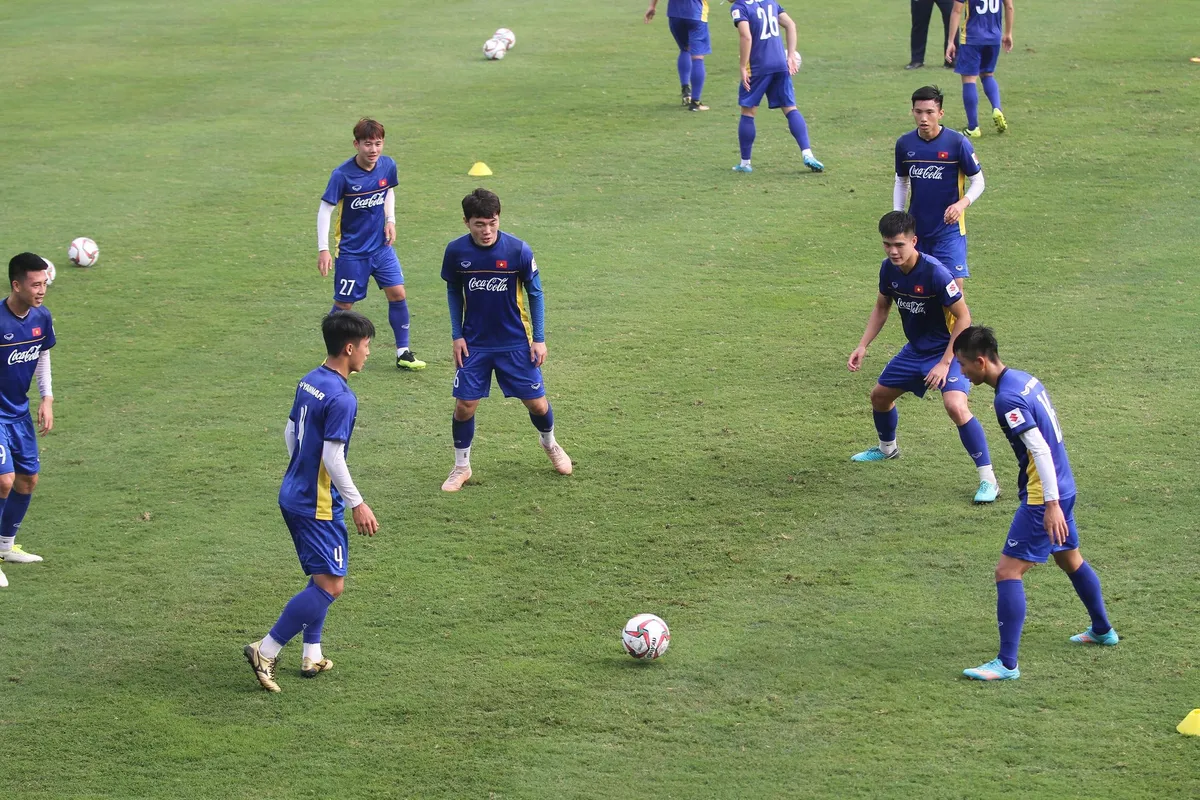 ĐT Việt Nam tập buổi đầu tiên chuẩn bị cho Asian Cup 2019 - Ảnh 5. ĐT Việt Nam tập buổi đầu tiên chuẩn bị cho Asian Cup 2019 - Ảnh 5.